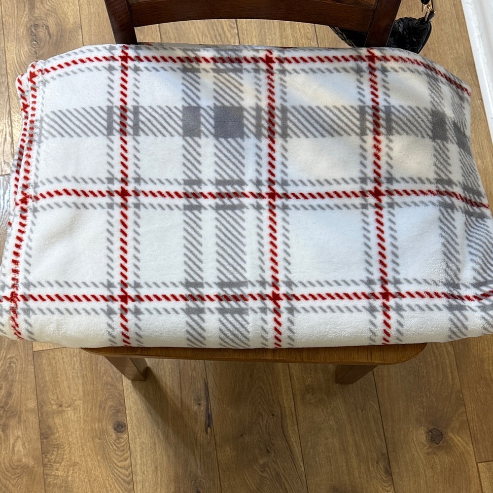 Wondershop Red and Gray Patterned Fleece Blanket